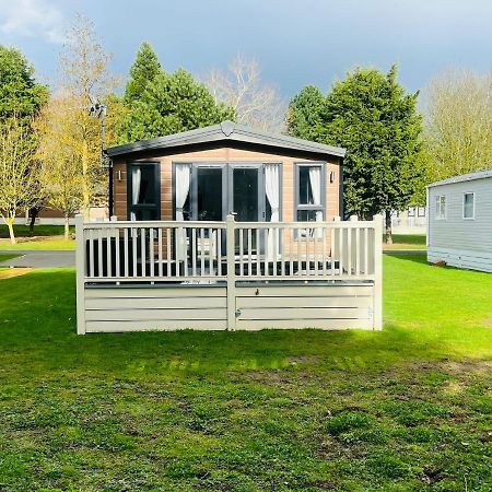 Buttermere Lodge With Hot Tub Barmby on the Moor Exterior foto